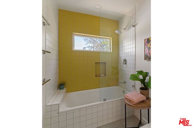 3750 Arbolada Road, Los Angeles, CA 90027