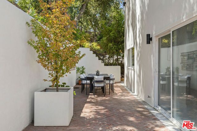 3750 Arbolada Road, Los Angeles, CA 90027
