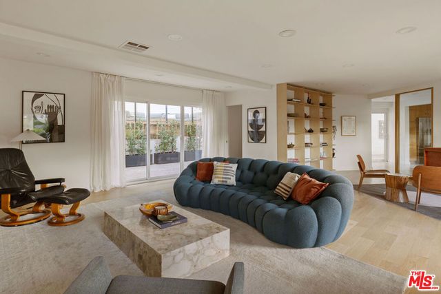 3750 Arbolada Road, Los Angeles, CA 90027
