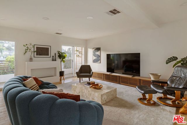 3750 Arbolada Road, Los Angeles, CA 90027