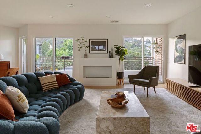 3750 Arbolada Road, Los Angeles, CA 90027