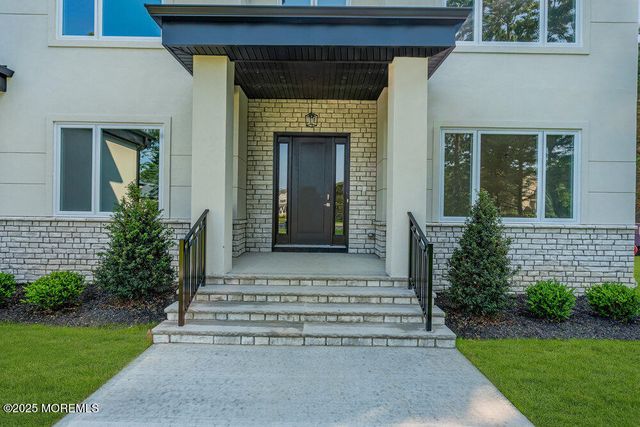 11 Cranberry Harvest Court, Jackson, NJ 08527