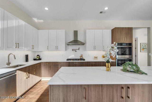 11 Cranberry Harvest Court, Jackson, NJ 08527