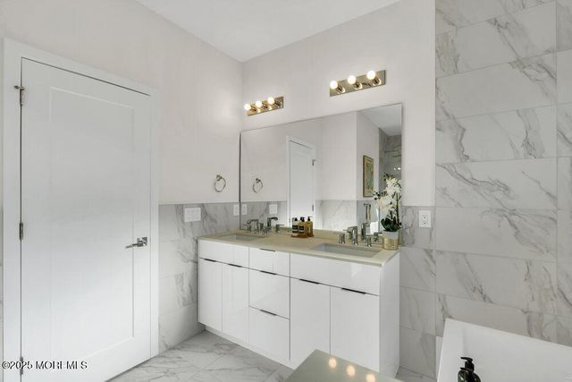 11 Cranberry Harvest Court, Jackson, NJ 08527