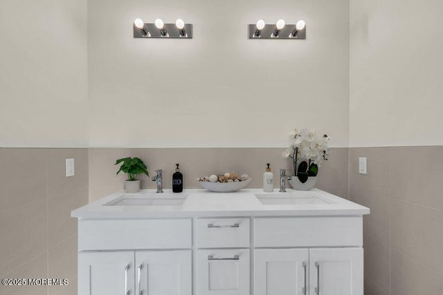 11 Cranberry Harvest Court, Jackson, NJ 08527