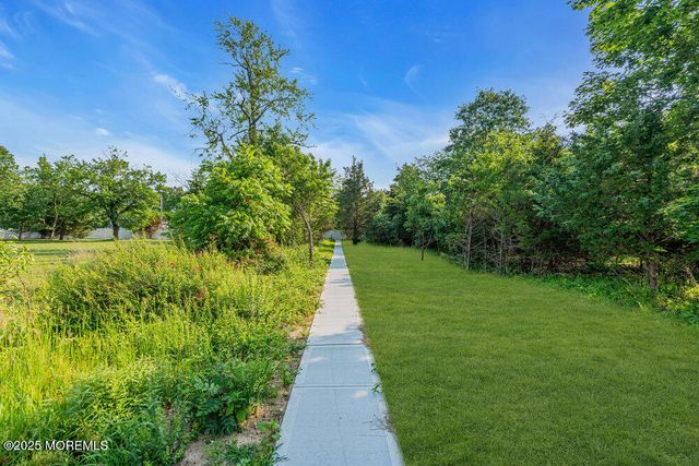 11 Cranberry Harvest Court, Jackson, NJ 08527