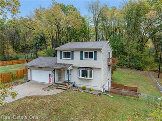 8789 Fieldcrest Drive, Brighton, MI 48116