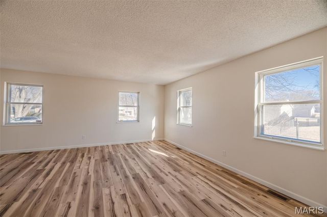 4086 Waterfall Drive, Florissant, MO 63034