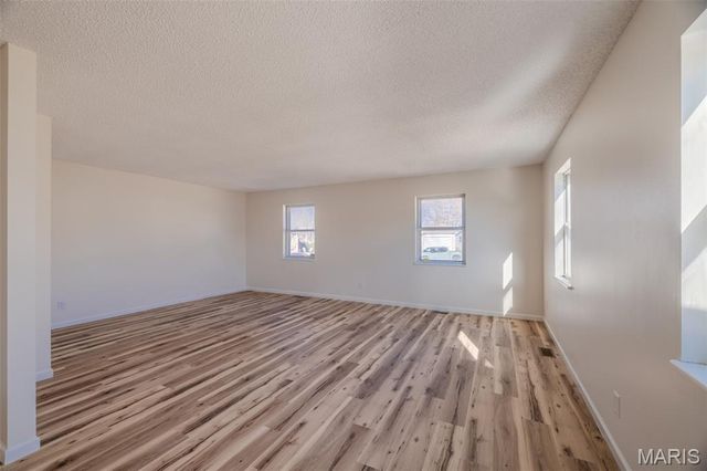 4086 Waterfall Drive, Florissant, MO 63034