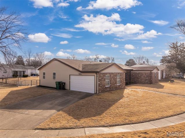 4086 Waterfall Drive, Florissant, MO 63034