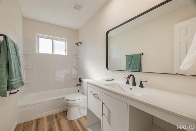 4086 Waterfall Drive, Florissant, MO 63034