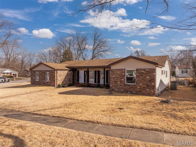 4086 Waterfall Drive, Florissant, MO 63034