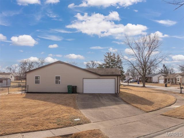 4086 Waterfall Drive, Florissant, MO 63034