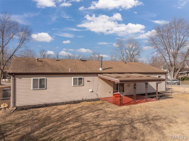 4086 Waterfall Drive, Florissant, MO 63034