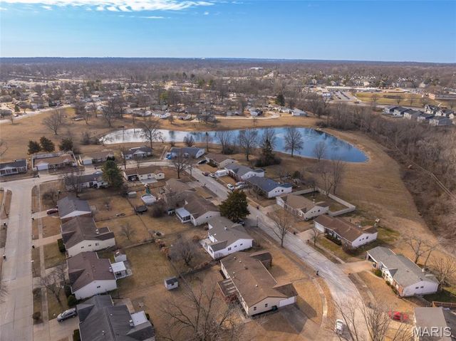 4086 Waterfall Drive, Florissant, MO 63034