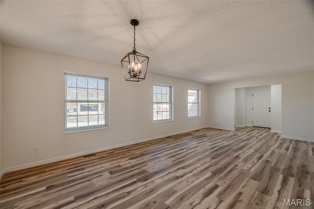 4086 Waterfall Drive, Florissant, MO 63034