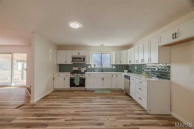 4086 Waterfall Drive, Florissant, MO 63034