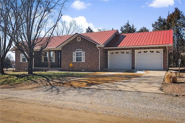 303 W Robin Trail, Diamond City, AR 72644