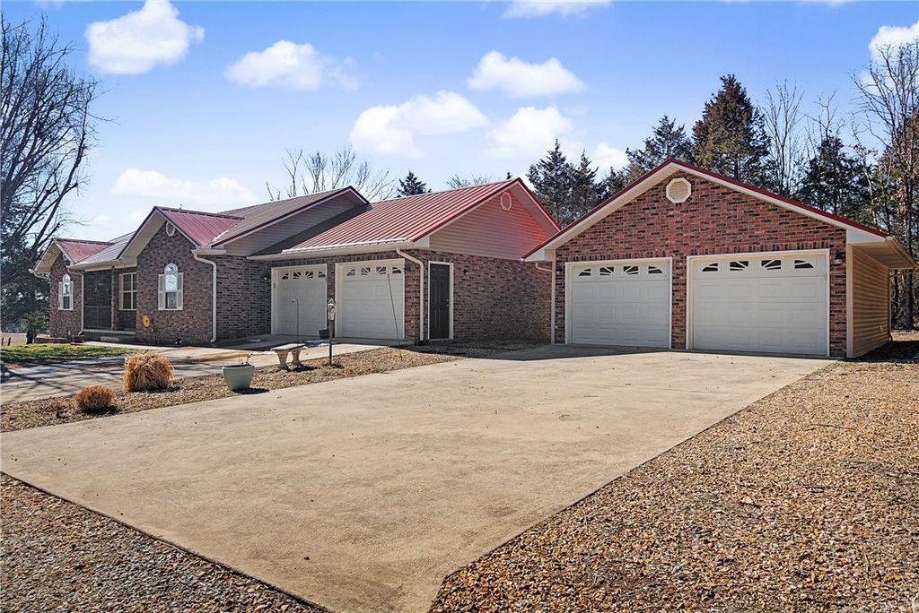 303 W Robin Trail, Diamond City, AR 72644