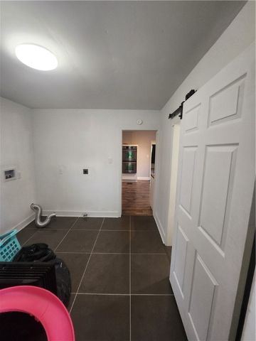 1417 Hall Ave, Sharon, PA 16146