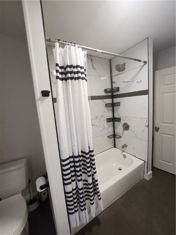 1417 Hall Ave, Sharon, PA 16146