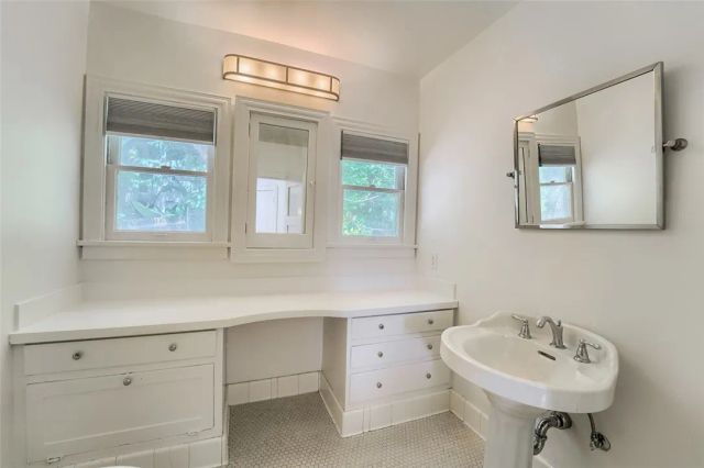 5924 Graciosa Drive, Los Angeles, CA 90068