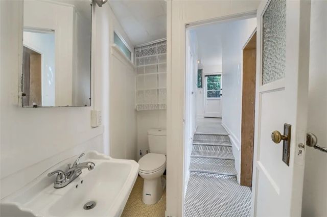 5924 Graciosa Drive, Los Angeles, CA 90068