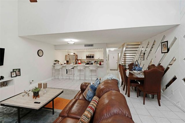 1640 W Golfview Drive, Pembroke Pines, FL 33026