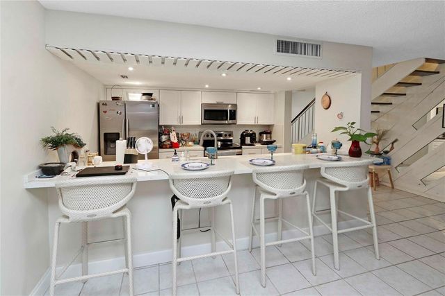 1640 W Golfview Drive, Pembroke Pines, FL 33026