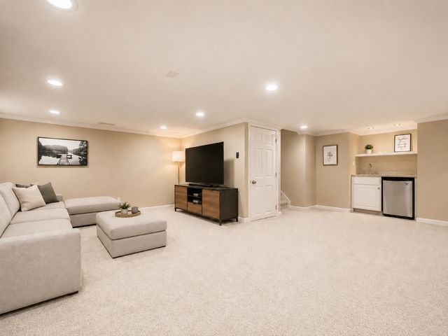 1150 Oakview Drive, Wheaton, IL 60187