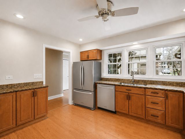 1150 Oakview Drive, Wheaton, IL 60187