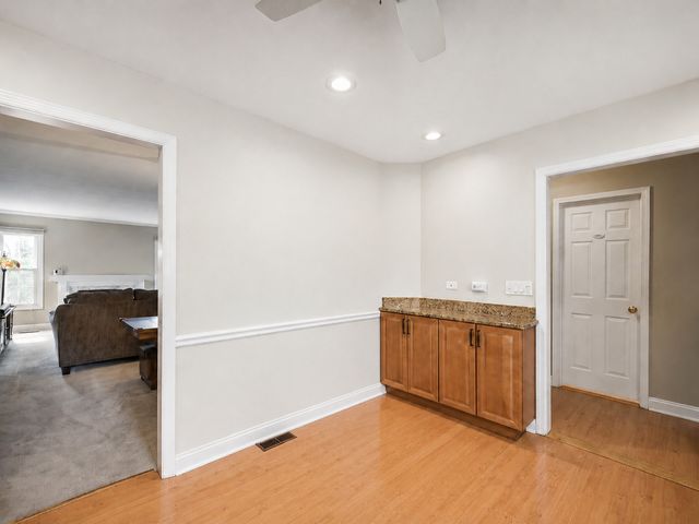 1150 Oakview Drive, Wheaton, IL 60187
