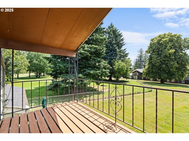 2062 Ne HOGAN Dr, Gresham, OR 97030