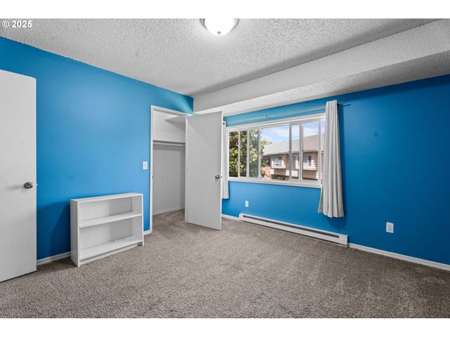 2062 Ne HOGAN Dr, Gresham, OR 97030