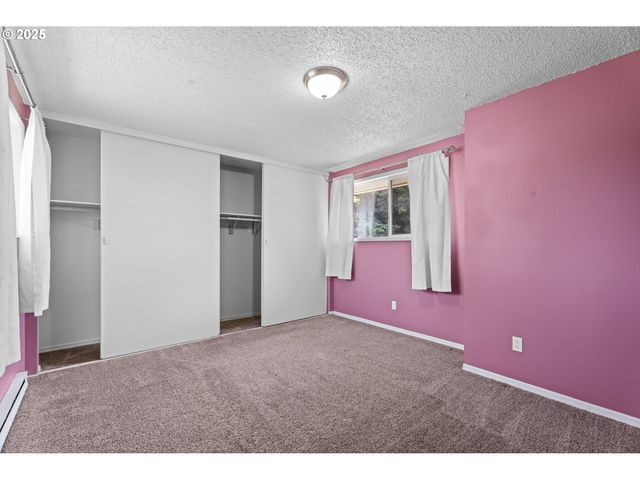 2062 Ne HOGAN Dr, Gresham, OR 97030