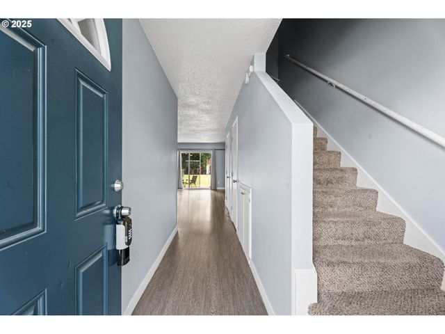 2062 Ne HOGAN Dr, Gresham, OR 97030
