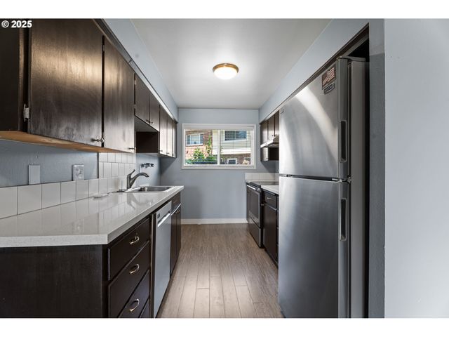 2062 Ne HOGAN Dr, Gresham, OR 97030