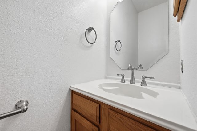 1504 Creek Bank Lane, Arlington, TX 76014