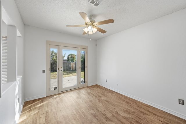 1504 Creek Bank Lane, Arlington, TX 76014