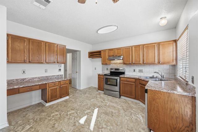 1504 Creek Bank Lane, Arlington, TX 76014