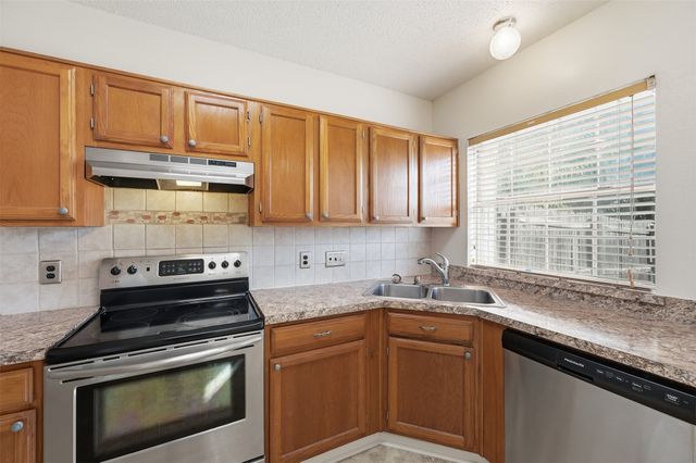 1504 Creek Bank Lane, Arlington, TX 76014