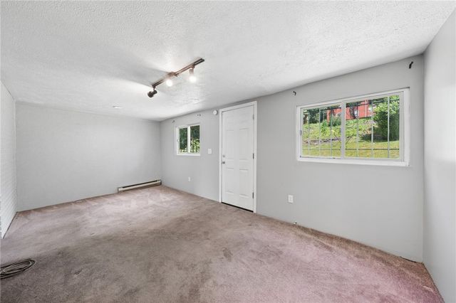 7931 Thon Dr, Penn Hills, PA 15147