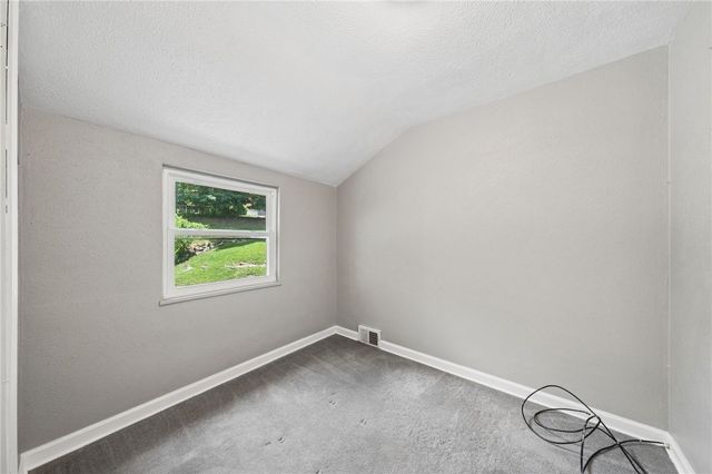 7931 Thon Dr, Penn Hills, PA 15147