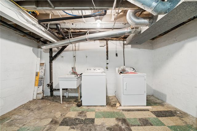 7931 Thon Dr, Penn Hills, PA 15147
