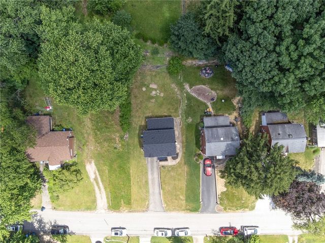 7931 Thon Dr, Penn Hills, PA 15147