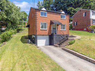 7931 Thon Dr, Penn Hills, PA 15147