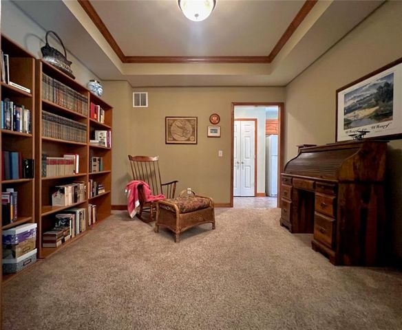 3807 Hunters Hill Drive, Lawrence, KS 66049