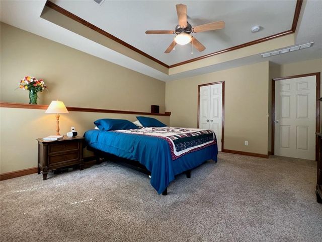 3807 Hunters Hill Drive, Lawrence, KS 66049