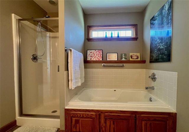 3807 Hunters Hill Drive, Lawrence, KS 66049