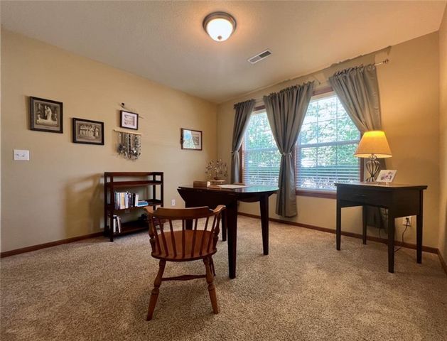 3807 Hunters Hill Drive, Lawrence, KS 66049